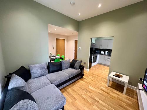 Edgerton Suites - Apartment - Huddersfield