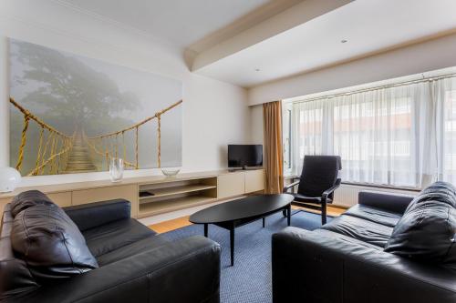 3 bedrooms, 5 beds