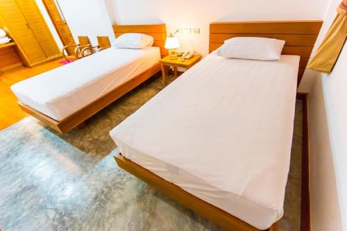 2 twin beds