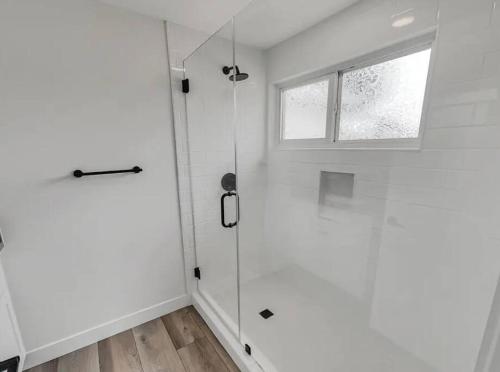 Newly Remodeled 1500sqft Family House City Center in Covina, USA
