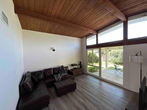 Newly Remodeled 1500sqft Family House City Center in Covina, USA
