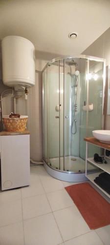 Bathroom, Montpellier centre-ville near Bil Palace Eurl