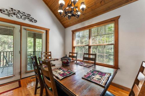 Whispering Woods Lodge Home - image 14