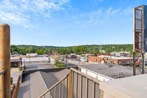 Contemporary 1BR Loft Downtown Branson - FREE TICKETS INCLUDED