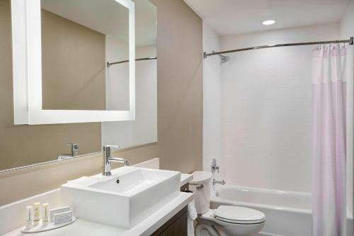 SpringHill Suites by Marriott Milwaukee Downtown - image 6
