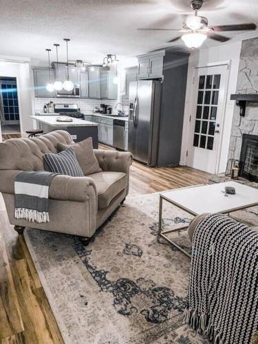 Beautiful 3-bedroom home next to Ft Bragg in Fayetteville, USA