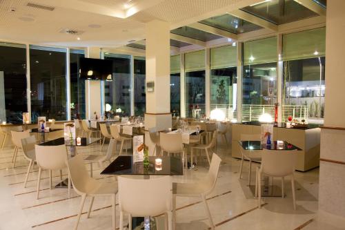 Bar/lounge, Breaking Business Hotel in Mosciano Sant'Angelo