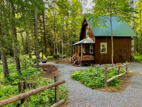 Kataluma Inn, Sandpoint, Idaho - entire cozy cabin - Chalet - Sandpoint