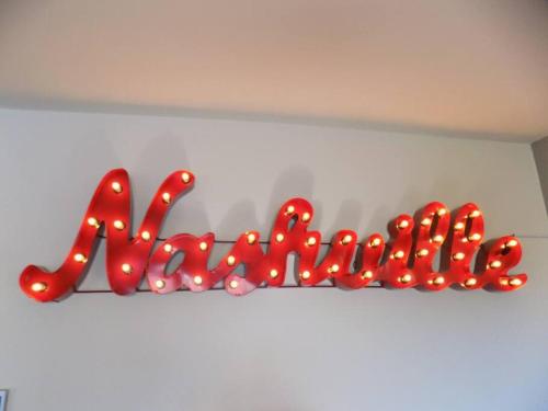 NEW LISTING GORGEOUS Downtown Nashville on the River Walk to ALL #2 in Nashville, USA