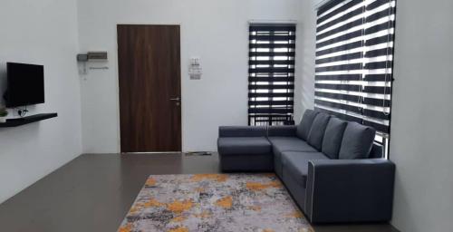 MUSLlM only WIFI 3 aircond room Tulip Homestay Hospital Sultanah Bahiyah in ลังการ์