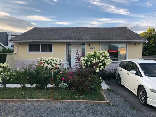Shady Willow Guest House -Licenced- Small Compact Rooms with separate entrance & bath Chilliwack