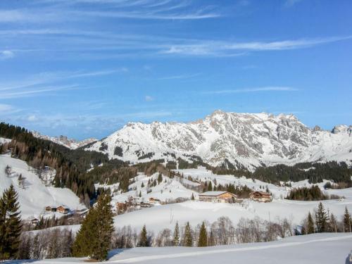 Mountain view chalet in Langenfeld with balcony