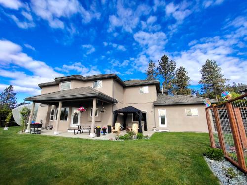 Green Leaf B&B in West Kelowna, Canada