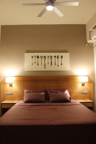 1 queen bed, 1 sofa bed