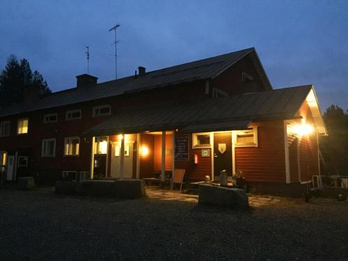 Фасада на хотела, Wanha Koulu Tahko 2h Huone, Sauna, Minikeittio, Rinteet Spa Ravintola 6km, Sali, Wifi, Lemmikit OK,  in Нилсия
