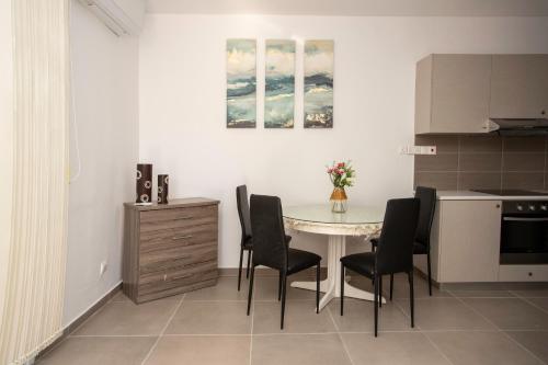 Konyha, Costas Apartments in Polis