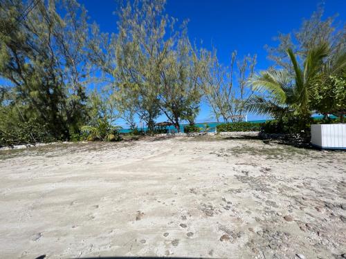 Hidden Gem Exuma - KING BED master suite and central air