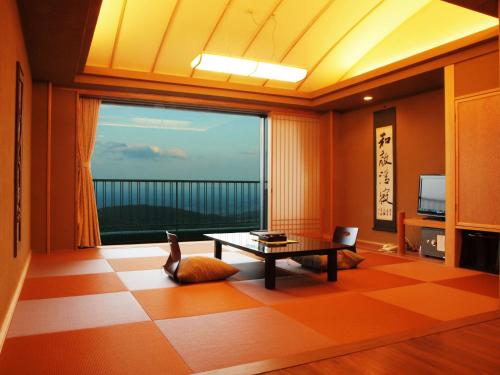 Modern Japanese-Style Room with Mountain view 
