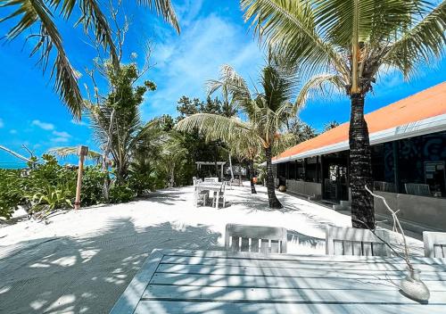 Restaurant, Tropical Tree in Goidhoo Atoll