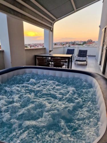 One-Bedroom Apartment with Sea View and Private Jacuzzi