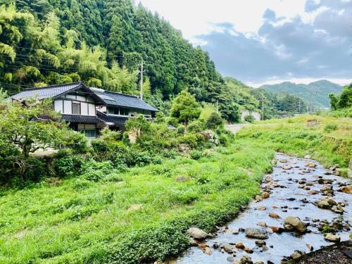 Yubara Hot Springs - Beautiful Riverside Hideaway