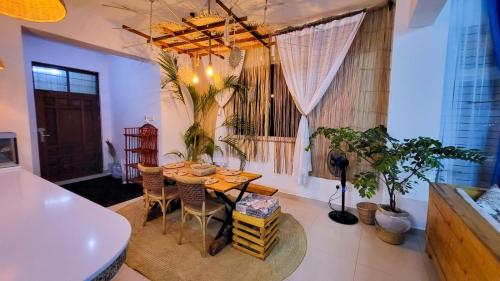 Bee 3 B/Room Nyali -English Point