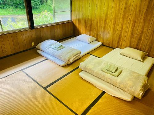 Yubara Hot Springs - Beautiful Riverside Hideaway