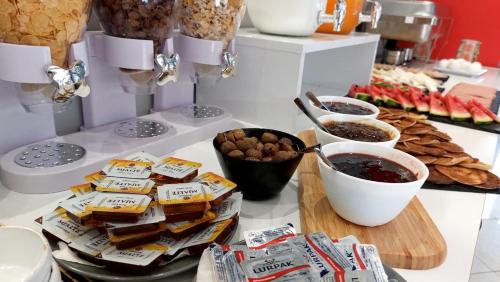 Double Room with Balcony and Sea View image 6