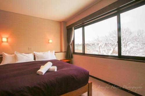 Double or Twin Room with Mountain View