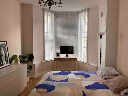 1 Bedroom flat with garden