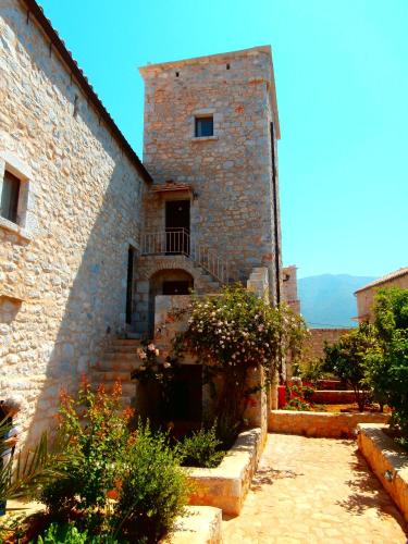 Bejárat, Pirgoi Edem in Pyrgos Dyrou