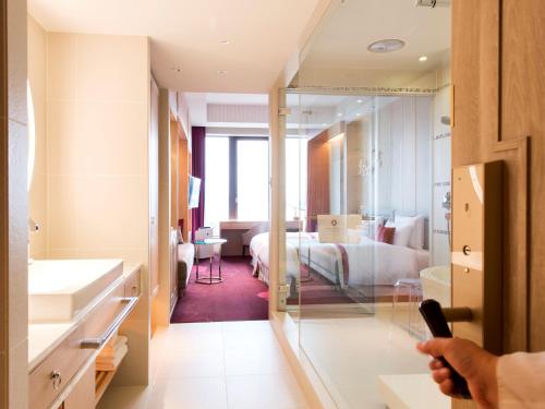 room detail thumbnail 1