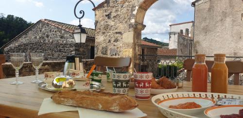 B&B Saint-Saturnin - La Tour Noble - Bed and Breakfast Saint-Saturnin