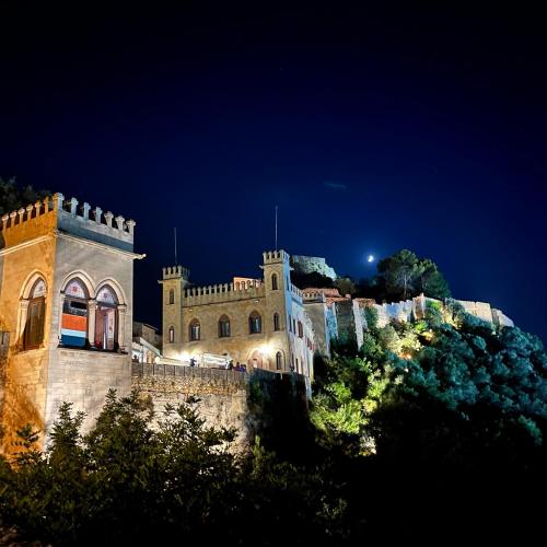 Tuvākā izklaides vieta, Villa Rios in Genovés