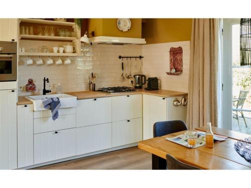 Romantic Holiday Home in Baarlo with Wood-fired Hot Tub - main image