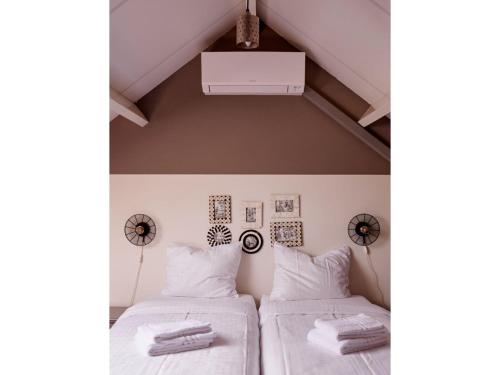 Romantic Holiday Home in Baarlo with Wood-fired Hot Tub - image 11