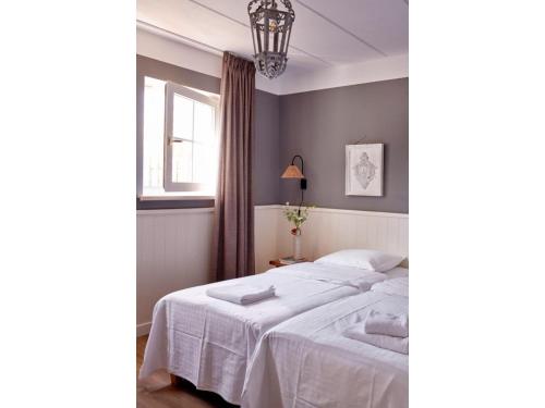 Romantic Holiday Home in Baarlo with Wood-fired Hot Tub - image 10