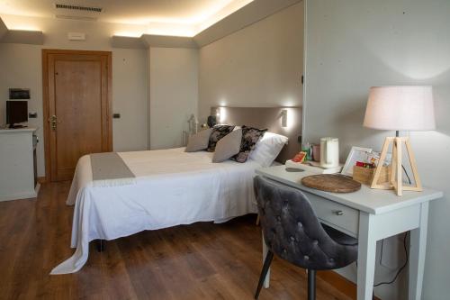 Deluxe Room image 4