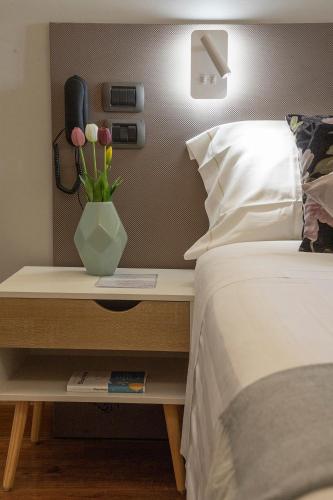 Deluxe Room image 2