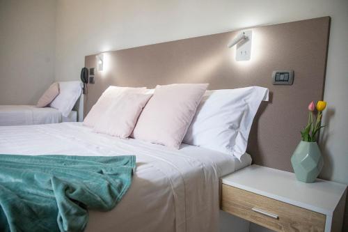 Classic Triple Room image 2
