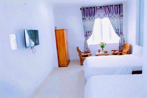 King Room image 9