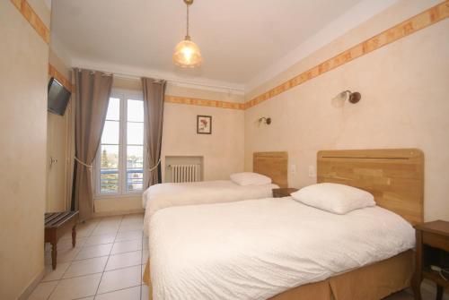 2 twin beds