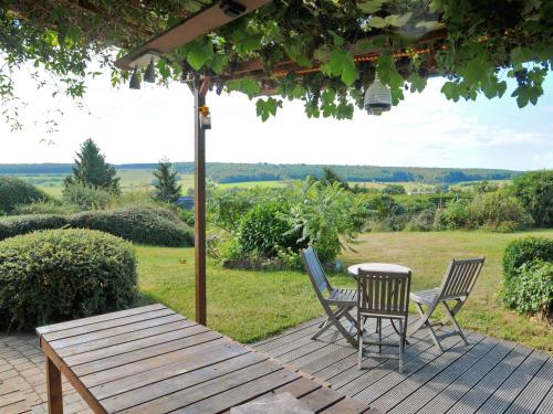 Family home in stunning setting, with outdoor swimming pool and large garden photo 2
