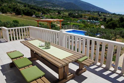 Hage, Holiday Homes Oliva in Bol