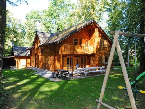 Spacious chalet located at Bomal