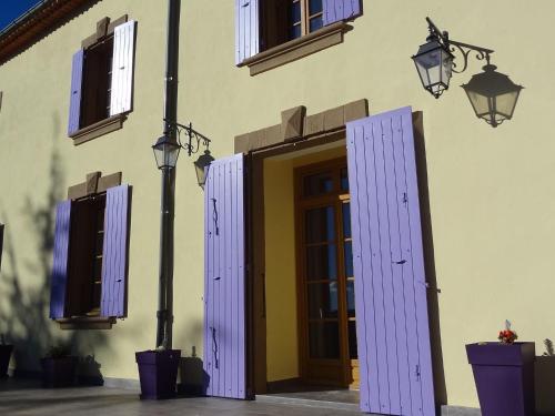 . Nice apartment with dishwasher located among lavender fields