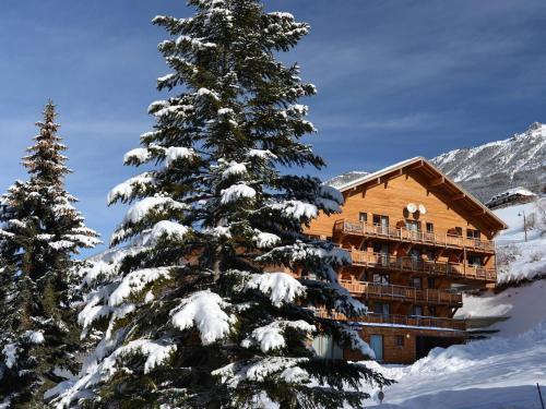Slopeside Chalet in Vars - image 4