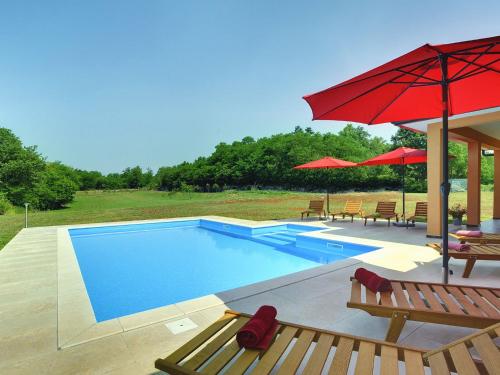 Modern Villa with Pool and Parasol in Pazin