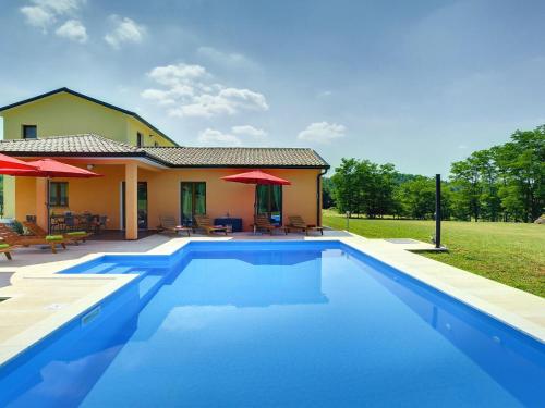 Modern Villa with Pool and Parasol in Pazin