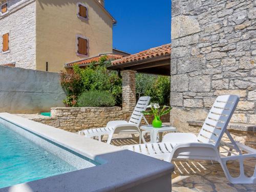 Boutique Villa with Pool and Sun Loungers in Peresiji